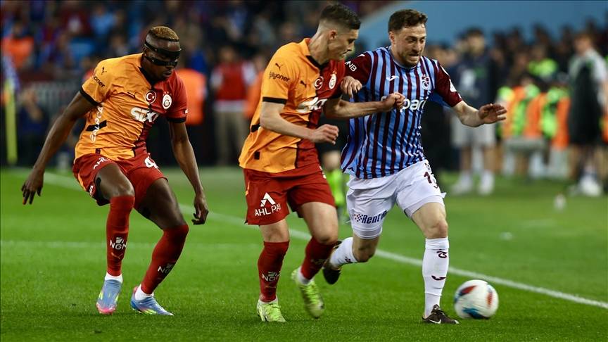 Galatasaray - Trabzonspor derbisi için nefesler tutuldu: Zirve yarışında kritik 90 dakika! GS’nin 11’i belli oldu 2